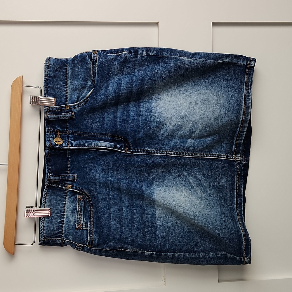 Stretchy denim mini skirt